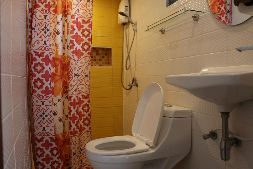 Noom Guesthouse Lop Buri Exterior foto