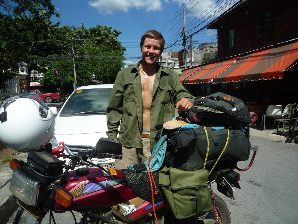 Noom Guesthouse Lop Buri Exterior foto