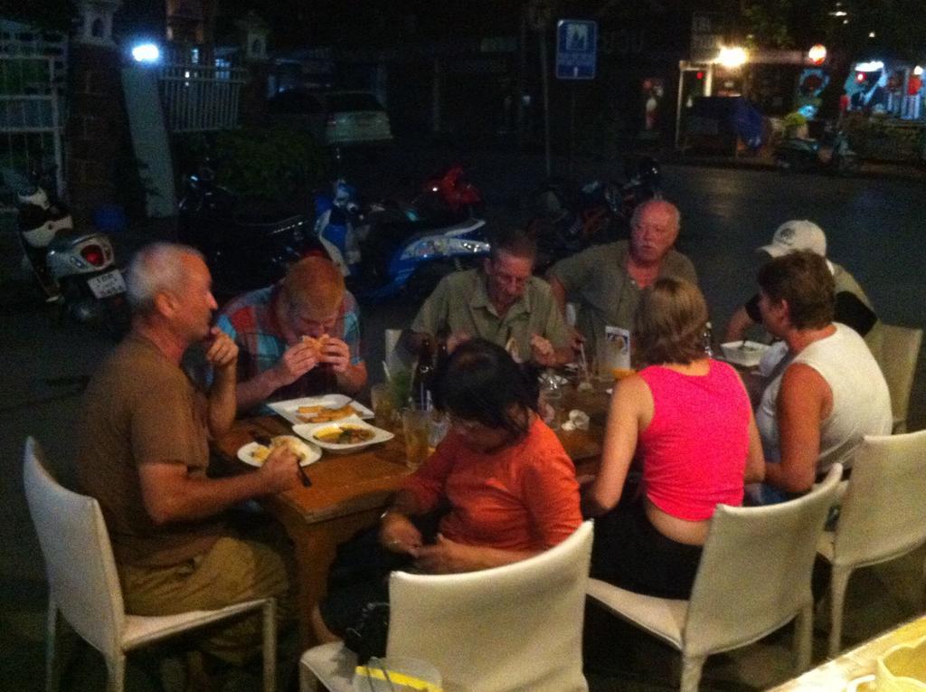 Noom Guesthouse Lop Buri Exterior foto