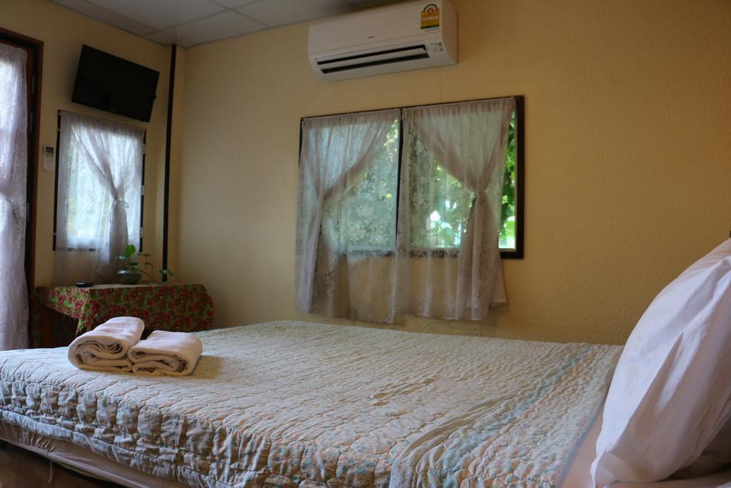 Noom Guesthouse Lop Buri Exterior foto