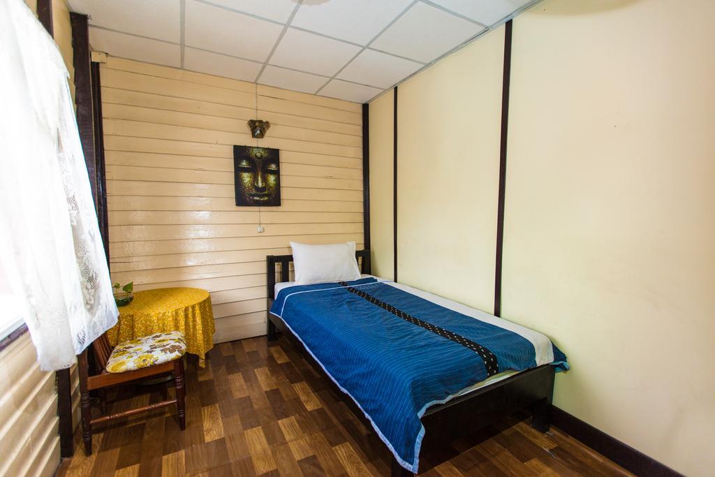 Noom Guesthouse Lop Buri Exterior foto