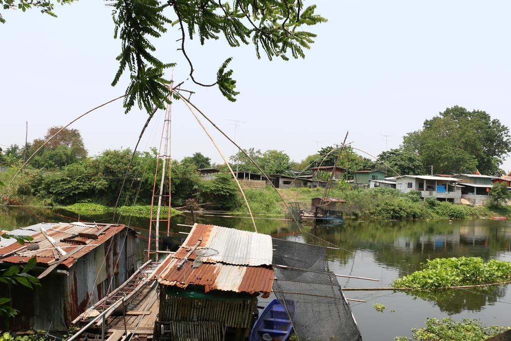 Noom Guesthouse Lop Buri Exterior foto