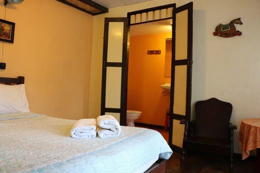 Noom Guesthouse Lop Buri Exterior foto