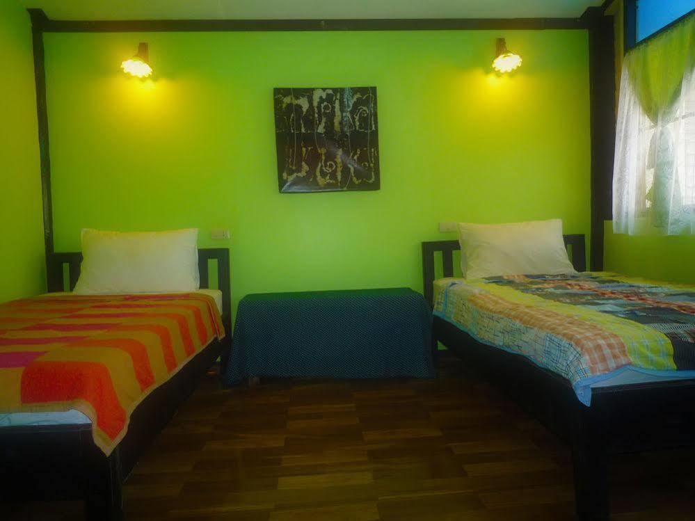 Noom Guesthouse Lop Buri Exterior foto