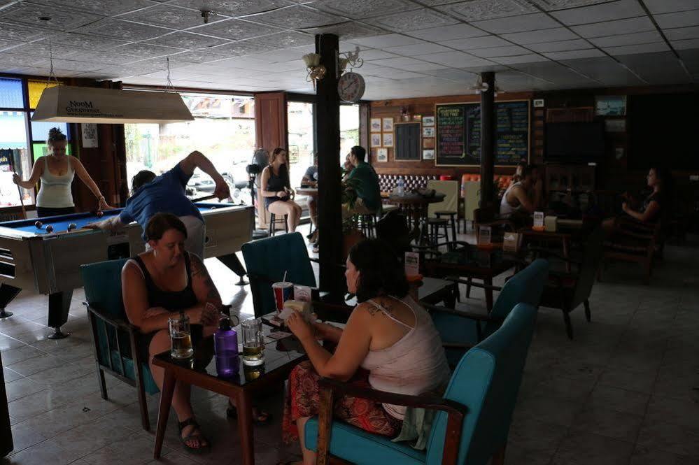 Noom Guesthouse Lop Buri Exterior foto