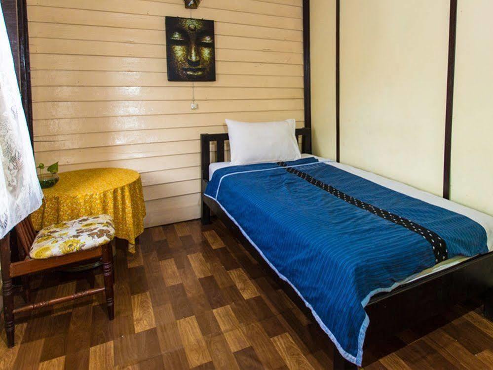 Noom Guesthouse Lop Buri Exterior foto