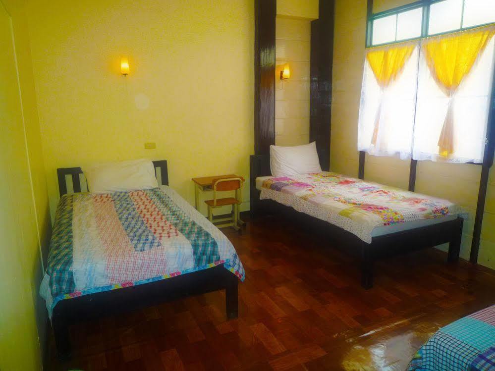 Noom Guesthouse Lop Buri Exterior foto