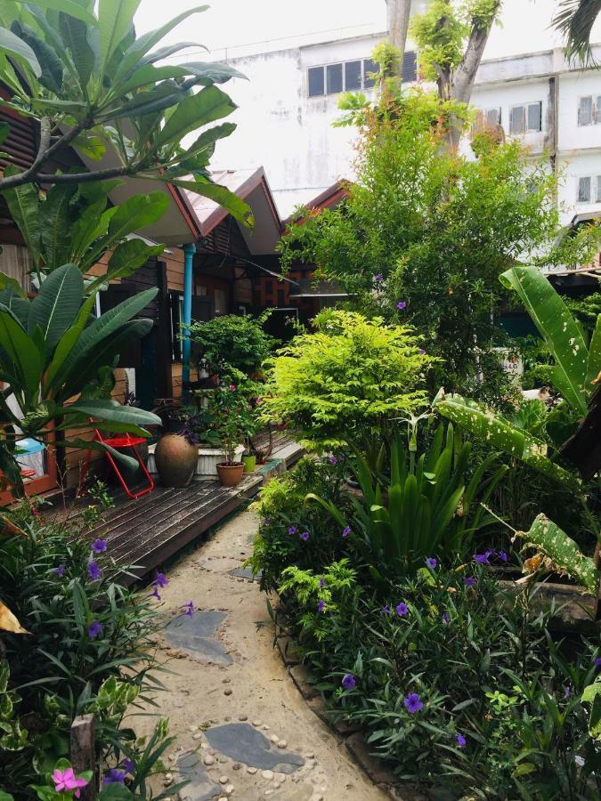 Noom Guesthouse Lop Buri Exterior foto